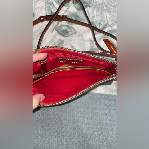 Dooney & Bourke small purse - Picture 3 of 4